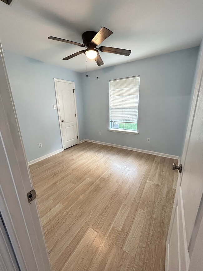 Building Photo - 2441 Hebert Dr