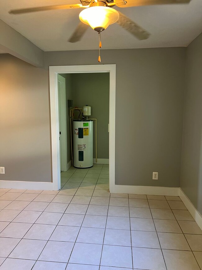 Building Photo - 3 Bed/1 Bath House