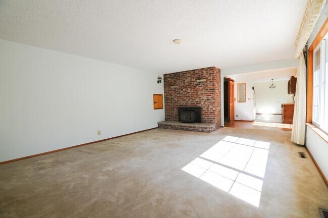 Building Photo - 3 bedroom in Renton WA 98059