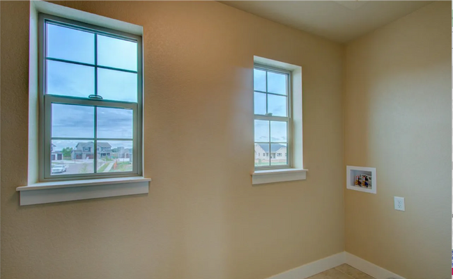 Building Photo - Gorgeous 4 Bed, 3.5 Bath Home | 3,100+ Sq ...