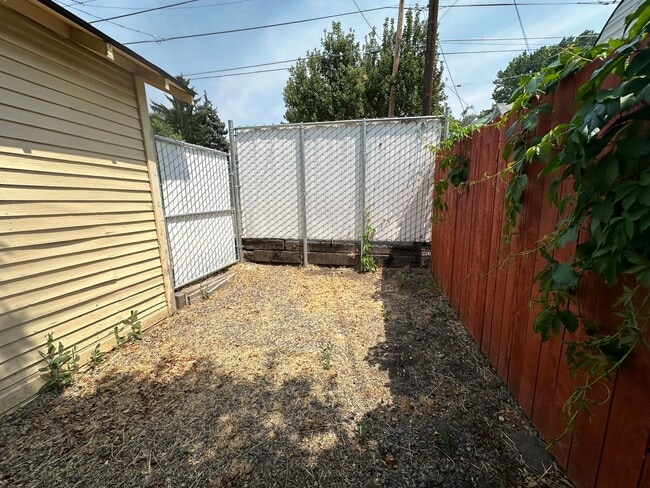 Building Photo - 919 N Eldorado Ave