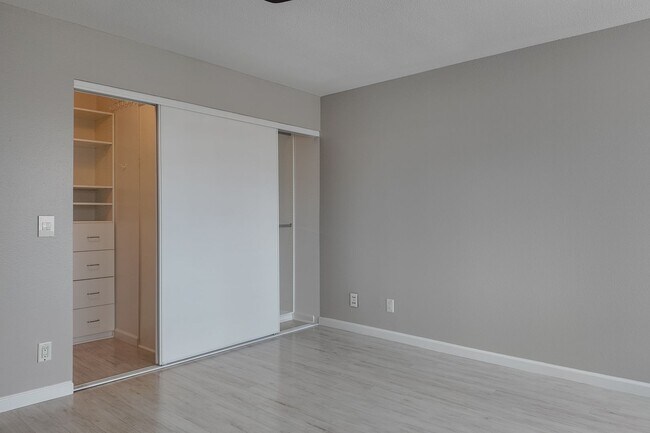 Building Photo - Modern Comfort with Pool & Spa in The Lakes – Solar Equipped Home