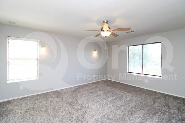 Building Photo - 1467 E Chestnut Ln