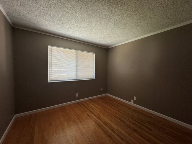 Building Photo - Charming 3 Bedroom Home with Foothill Views