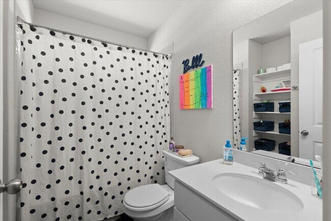 Building Photo - 1530 McKinney Dr