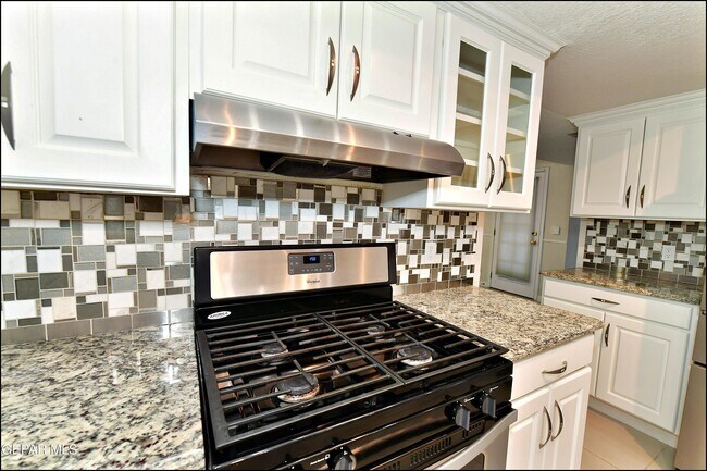 Building Photo - 529 Castlerock Ln