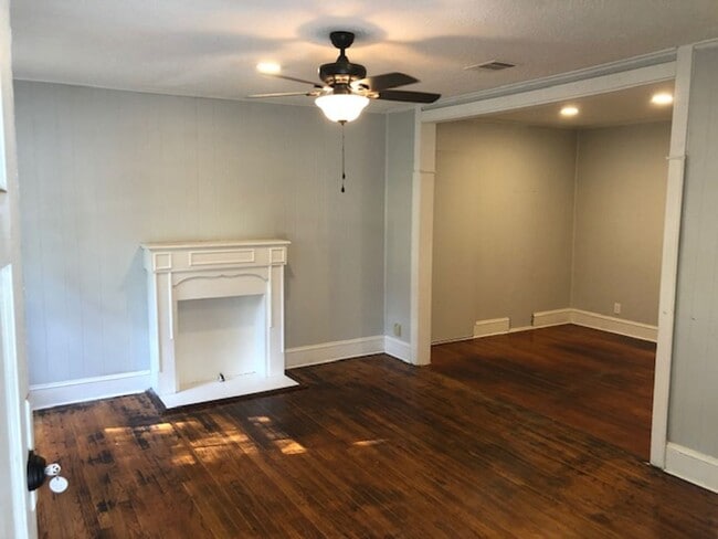 Building Photo - Remodeled Highland Duplex