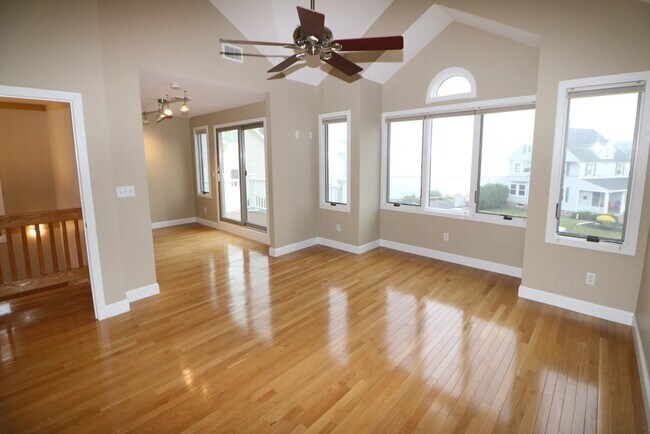 Building Photo - 141 Groves Ave