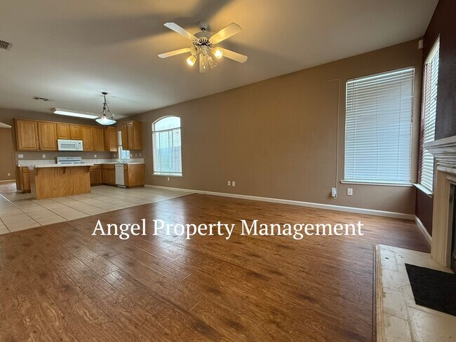 Building Photo - 2125 Galen Dr
