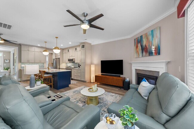Building Photo - Charming Craftsman Home in the Heart of Apex | Renovated Kitchen, Fenced Yard, Garage & Lawn Care...