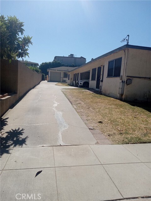 Building Photo - 713 S Almansor St