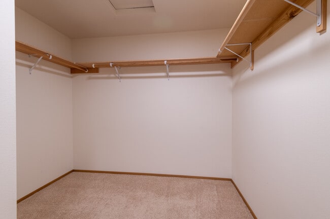 Building Photo - 2732 Hidden Springs Loop SE