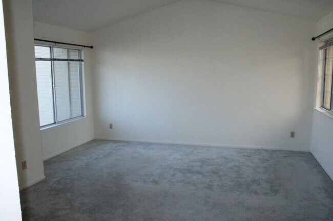 Building Photo - Waterfront Townhome In Pittsburg with Dock...