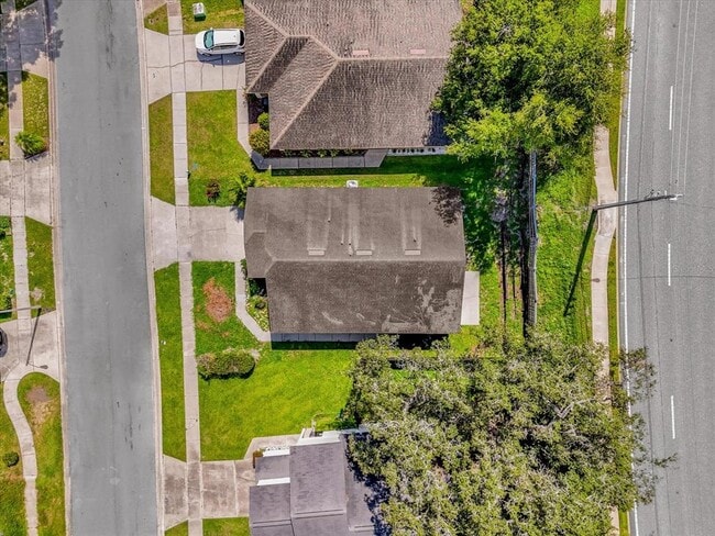 Building Photo - 350 Lakebreeze Cir