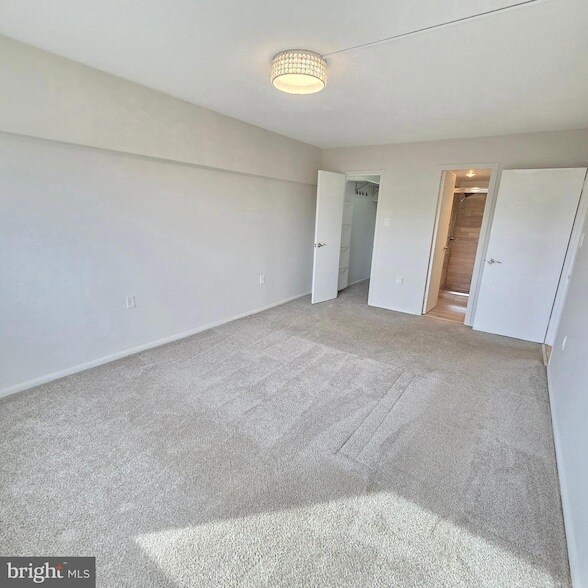 Building Photo - 2500 N Van Dorn St