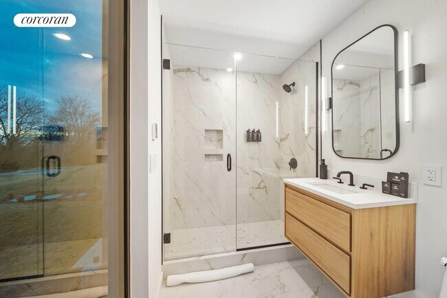 Building Photo - 21 S Edin St