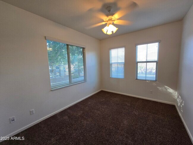 Building Photo - 851 E Aberdeen Dr