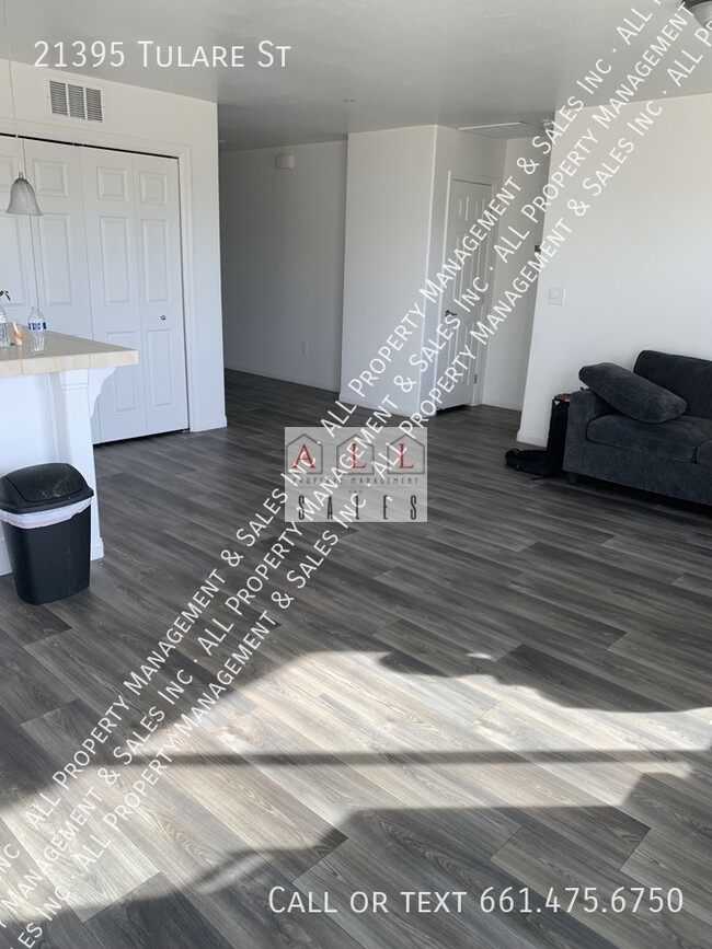 Building Photo - 21395 Tulare St