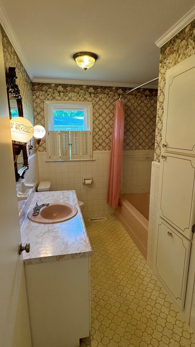 Building Photo - 220 Wilkins Ave