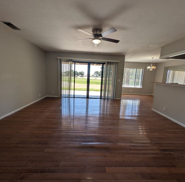 Building Photo - 27535 Lakeview Dr
