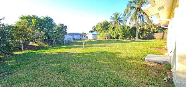 Building Photo - 323 Seminole Ct