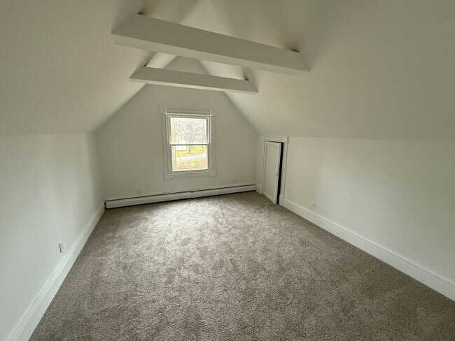 Building Photo - 17 N Maple St