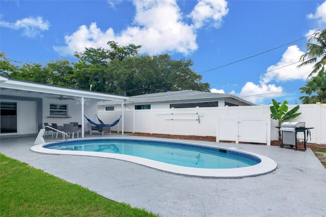 Building Photo - 5311 Pierce St