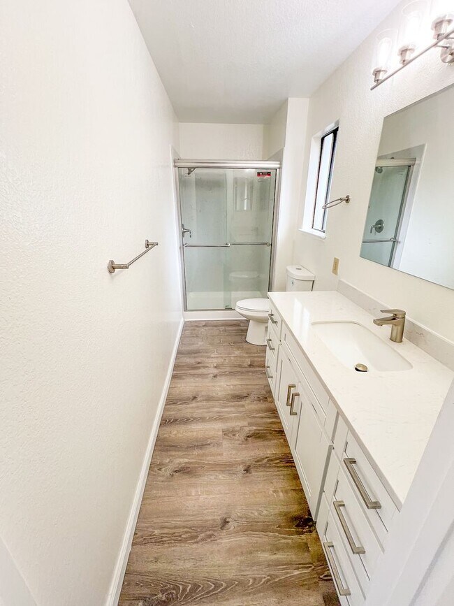 Building Photo - Remodeled Townhouse Near Downtown Campbell