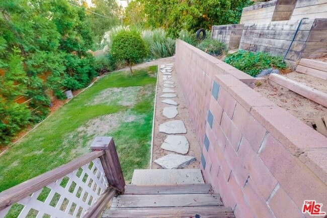 Building Photo - 1328 Linda Rosa Ave