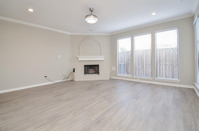 Building Photo - 5630 Fairdale Ln