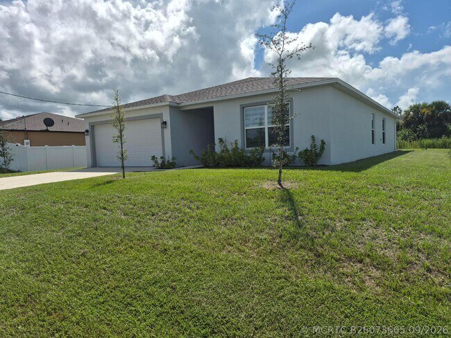 Building Photo - 2328 Bimini Ave
