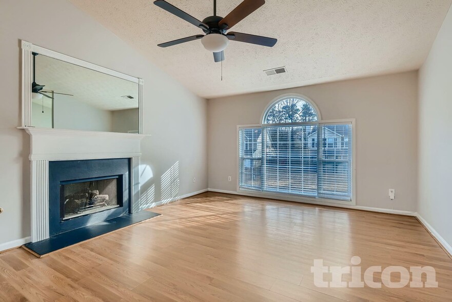 Building Photo - 3020 Lake Park Ct