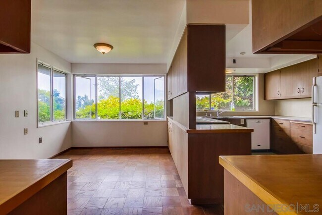 Building Photo - 631 San Gorgonio St