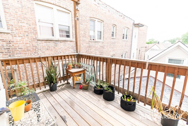Building Photo - 2844 N Whipple St