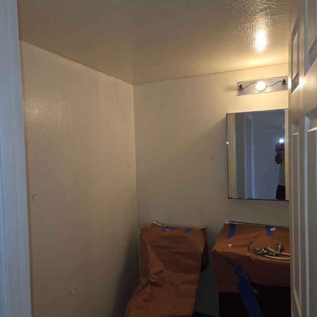Building Photo - Freshly Painted 2 Bedroom Harbor Lights Co...