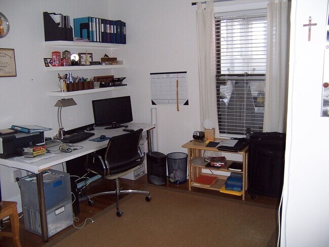 Building Photo - 474 Main St