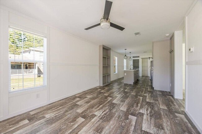 Building Photo - 326 Smith Rd