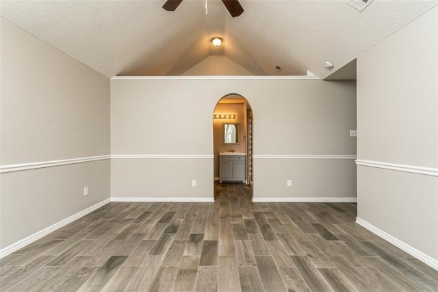 Building Photo - 633 Fern Dr