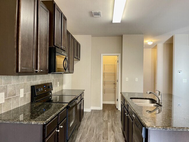 Building Photo - 7260 Silk Tree Pointe