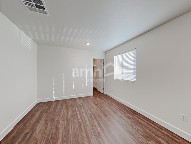 Building Photo - 6051 Schmidt St