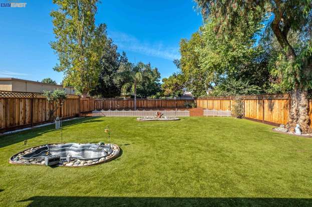 Building Photo - 41345 Roberts Ave