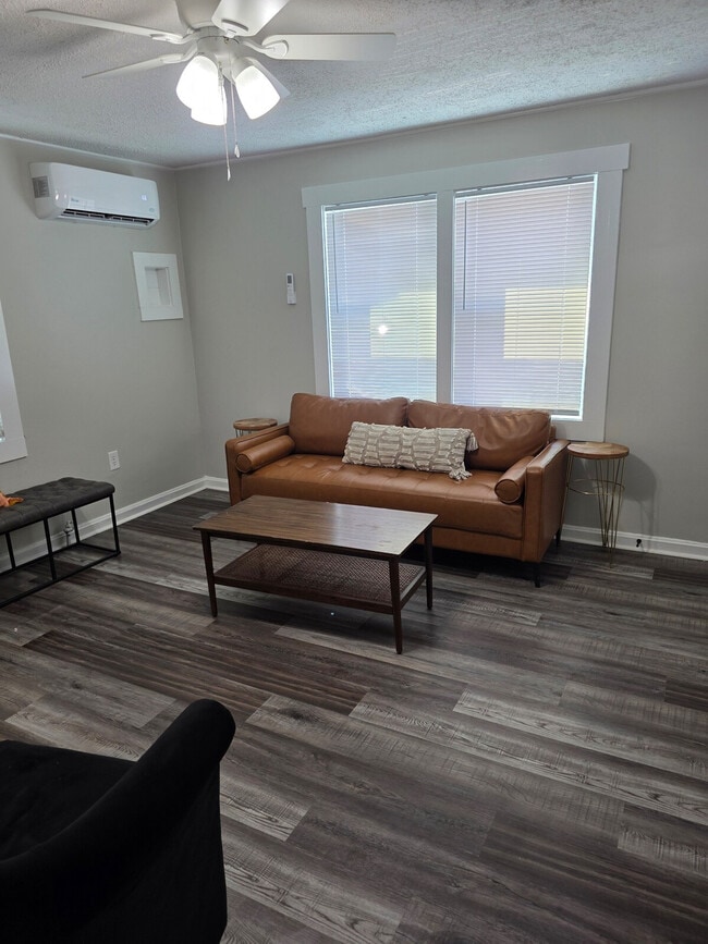 Building Photo - 128 Forest St