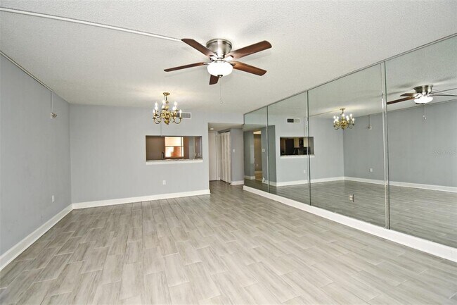 Building Photo - 610 Cranes Way