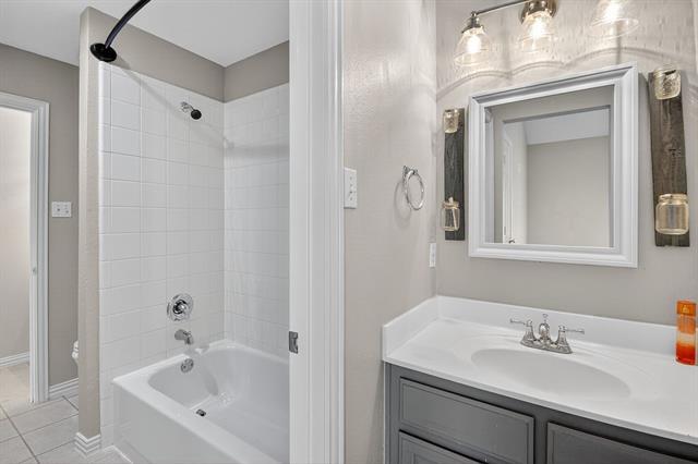 Building Photo - 1604 Wagon Wheel Dr