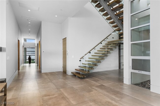 Building Photo - 5 Rockstream Dr