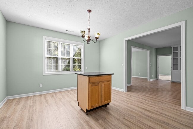Building Photo - 212 Carefree Ln