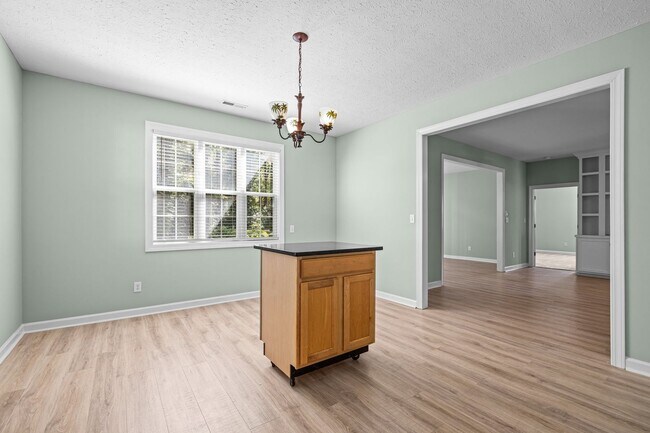 Building Photo - Four Bed Brandywine Home Available Now