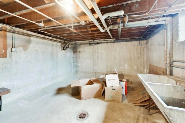 Building Photo - 545 Thatcher Ave