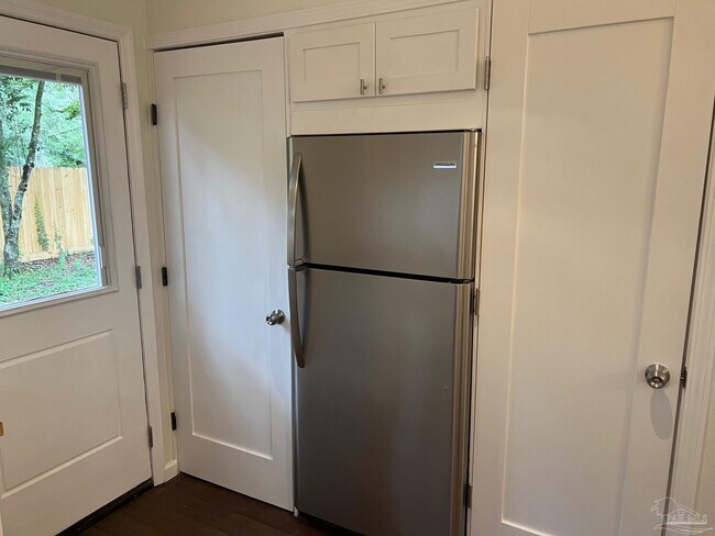 Building Photo - 5940 Mona Ln