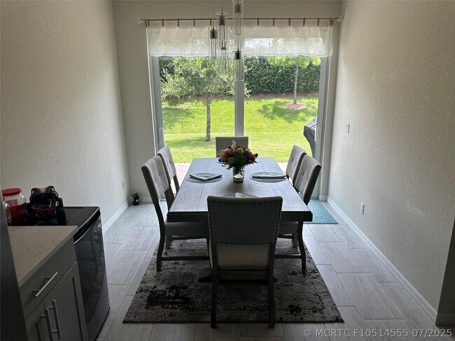 Building Photo - 10179 SW Captiva Dr